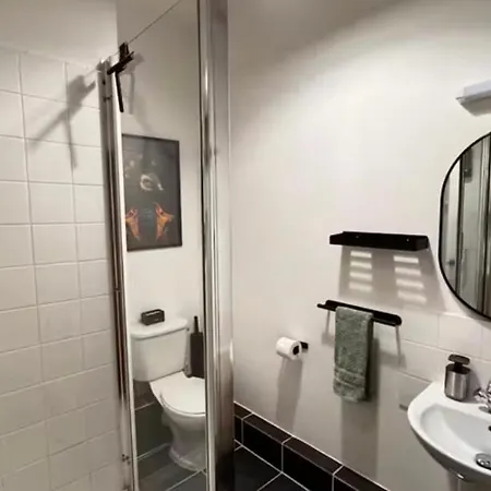 Prime En-suite In The Heart Of *